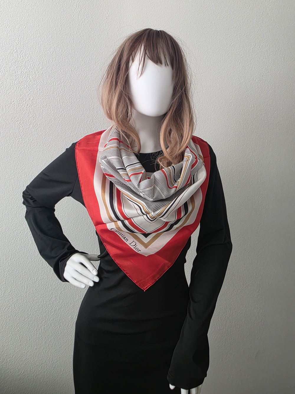 Auth 🎀  Geometric Diamond Pattern Silk Scarf ♋️🎗 - Picture 4 of 10